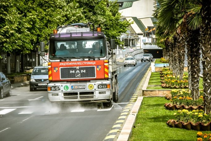 Редовно миење на улиците