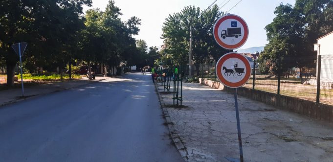 Отстранување на отпадот и нараснатата вегетација долж улицата „Браќа Миладинови“