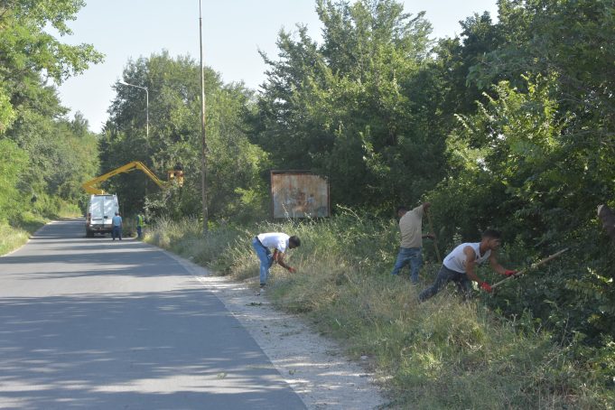 Акција за чистење на приодите и излезите од градот