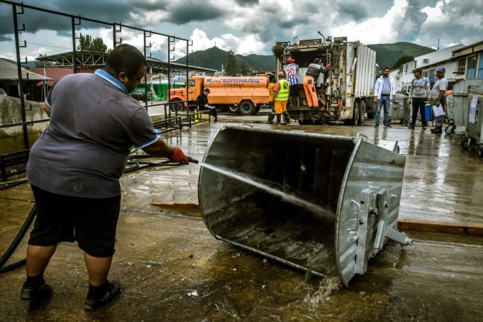 Се изврши поправка и дезинфекција на контењерите